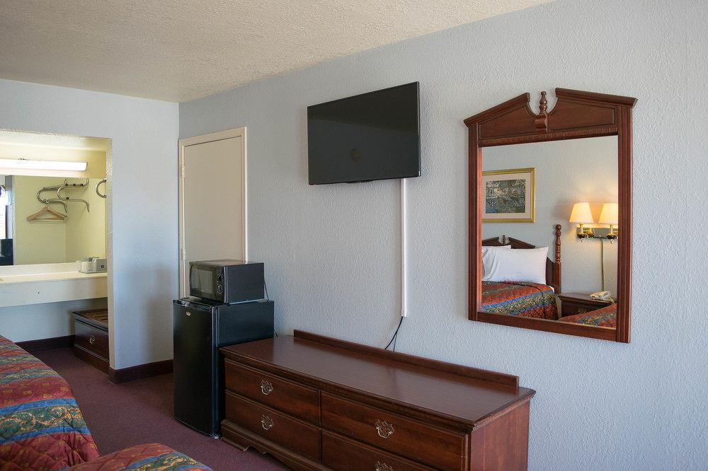 Countryside Inn Kaufman Bagian luar foto