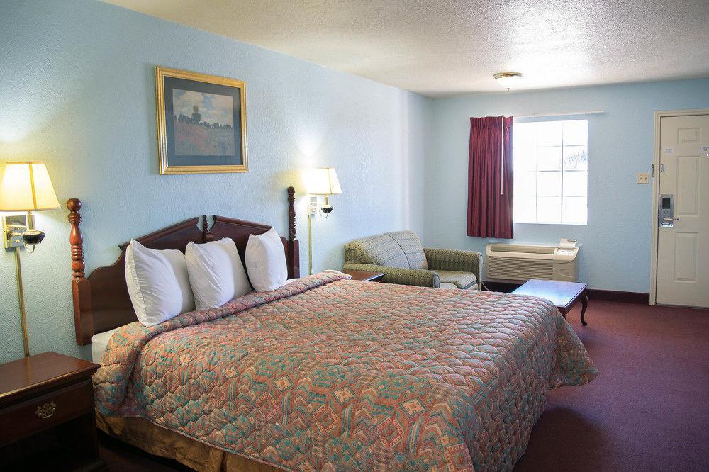 Countryside Inn Kaufman Bagian luar foto