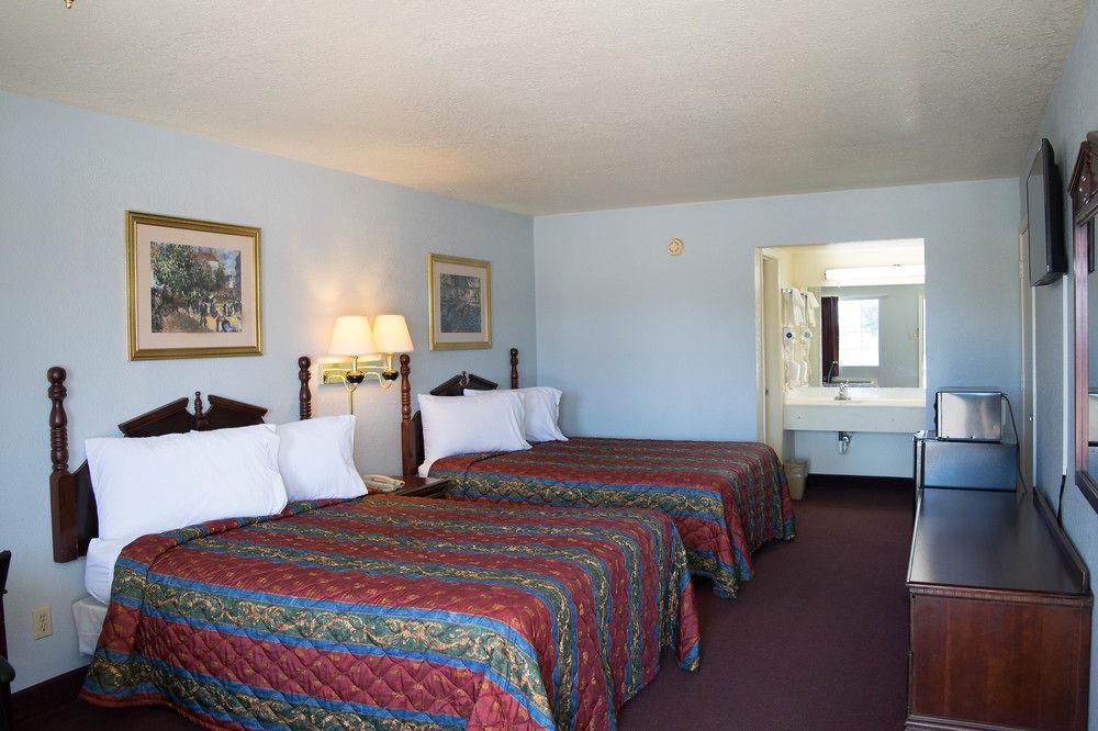 Countryside Inn Kaufman Bagian luar foto