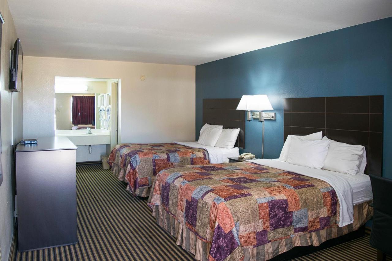 Countryside Inn Kaufman Bagian luar foto