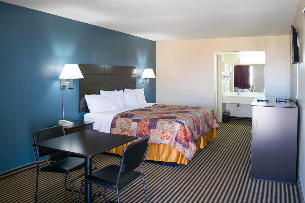 Countryside Inn Kaufman Bagian luar foto