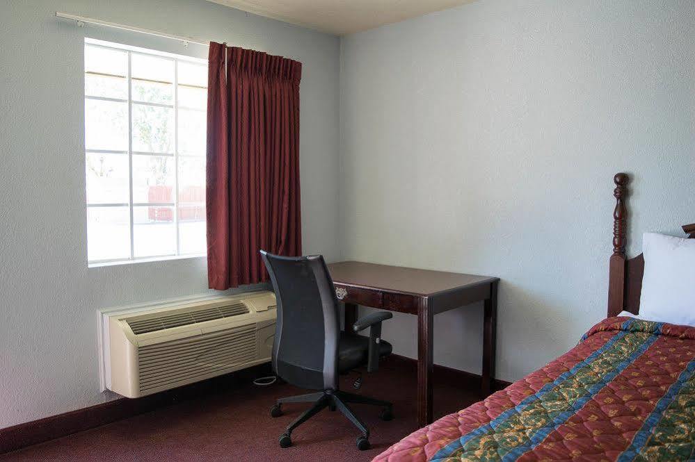 Countryside Inn Kaufman Bagian luar foto
